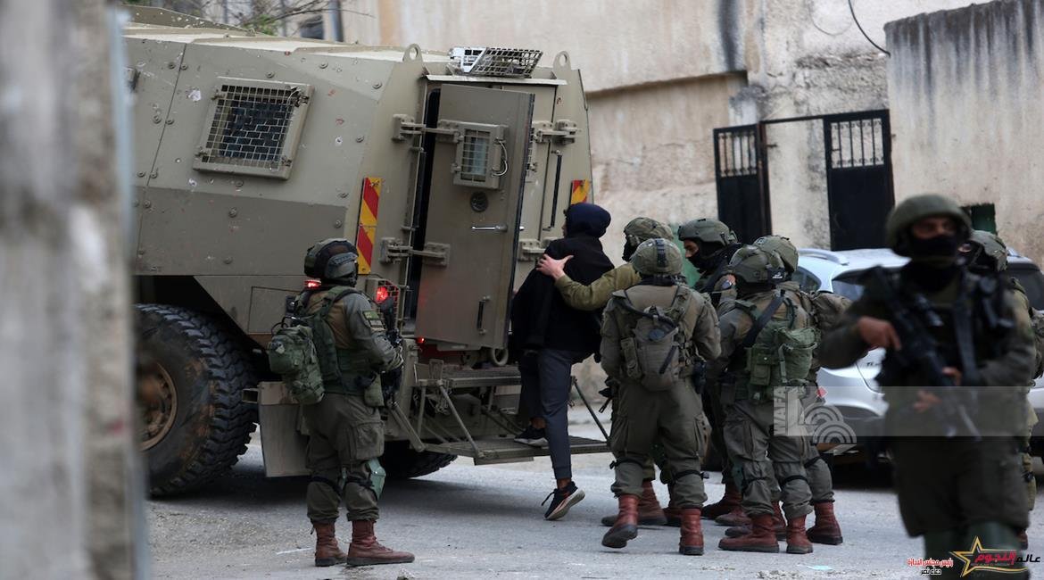 "منذ قليل"  قوات الاحتلال تعتقل 51 فلسطينيا من عدة مناطق بالضفة الغربية