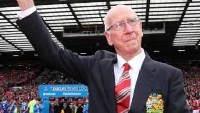 عاجل … وفاة السير "بوبي تشارلتون" احد أساطير مانشيستر يونايتد ومنتخب إنجلترا عن عمر يناهز 86 عاما