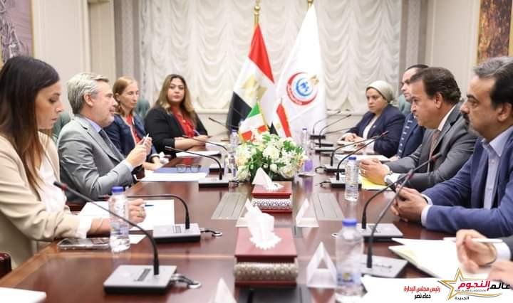 وزير الصحة يناقش مع السفير الإيطالي التعاون الثنائي والمشروعات المشتركة بين البلدين في القطاع الصحي 2 وزير الصحة يناقش مع السفير الإيطالي التعاون الثنائي والمشروعات المشتركة بين البلدين في القطاع الصحي
