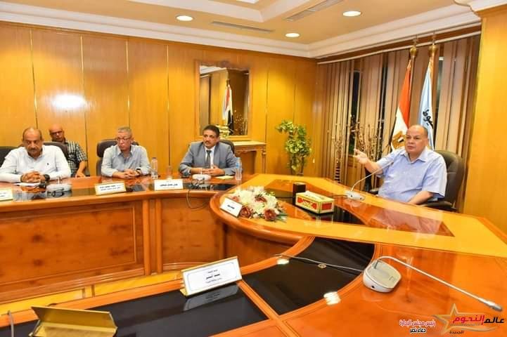 محافظ أسيوط: استمرار تنظيم معارض"أهلاً بالمدارس" لتوفير المستلزمات والأدوات الدراسية بأسعار مناسبة 2 محافظ أسيوط: استمرار تنظيم معارض"أهلاً بالمدارس" لتوفير المستلزمات والأدوات الدراسية بأسعار مناسبة