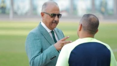 رئيس نادي البنك الأهلي يجتمع بالجهاز الفني واللاعبين قبل مران اليوم