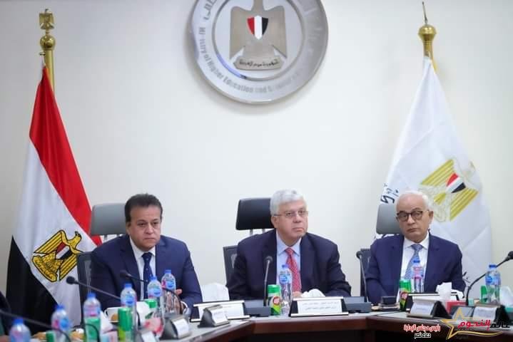 عبد الغفار يشارك في اجتماع مجلس أمناء بنك المعرفة المصري