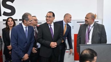 رئيس الوزراء يتفقد منظومة العمل بشركة فودافون للحلول الذكية