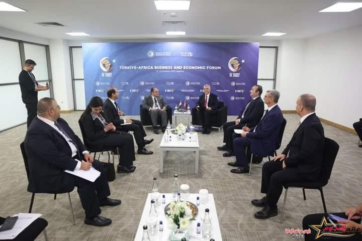 سمير: يبحث مع نظيره التركي سبل تعزيز العلاقات الاقتصادية والتجارية المشتركة 