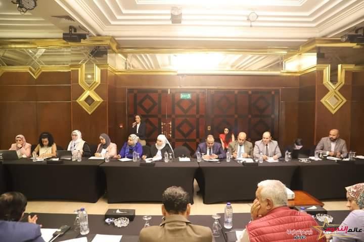 وزير العمل ومدير العمل الدولية ترأسا الاجتماع الثلاثي لقطاع الملابس الجاهزة والمنسوجات 2 وزير العمل ومدير العمل الدولية ترأسا الاجتماع الثلاثي لقطاع الملابس الجاهزة والمنسوجات