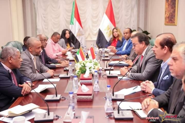 وزير الصحة يلتقي نظيره السوداني لبحث تعزيز سبل التعاون في القطاع الصحي 2 وزير الصحة يلتقي نظيره السوداني لبحث تعزيز سبل التعاون في القطاع الصحي