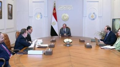 السيسي يجتمع مع رئيس الوزراء ومحافظ البنك المركزي