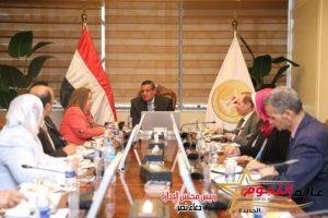 وزير التنمية المحلية يلتقي مع الرئيس التنفيذي لصندوق الإسكان الاجتماعي