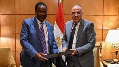 سويلم يلتقي وزير المياه والبيئة بجمهورية أوغندا