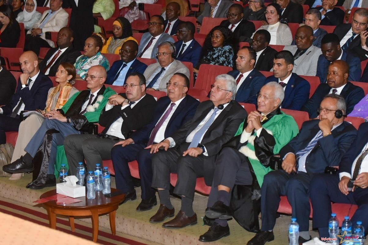محافظ الإسكندرية ووزير التعليم العالي والبحث العلمي يشهدان تخرج الدفعة الثامنة عشر بدرجة الماجستير من جامعة سنجور 3 محافظ الإسكندرية ووزير التعليم العالي والبحث العلمي يشهدان تخرج الدفعة الثامنة عشر بدرجة الماجستير من جامعة سنجور