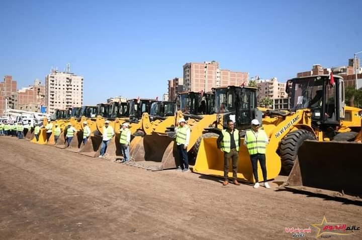 وزير التنمية المحلية ومحافظ الدقهلية يشهدان اصطفاف المعدات الهندسية 2 وزير التنمية المحلية ومحافظ الدقهلية يشهدان اصطفاف المعدات الهندسية