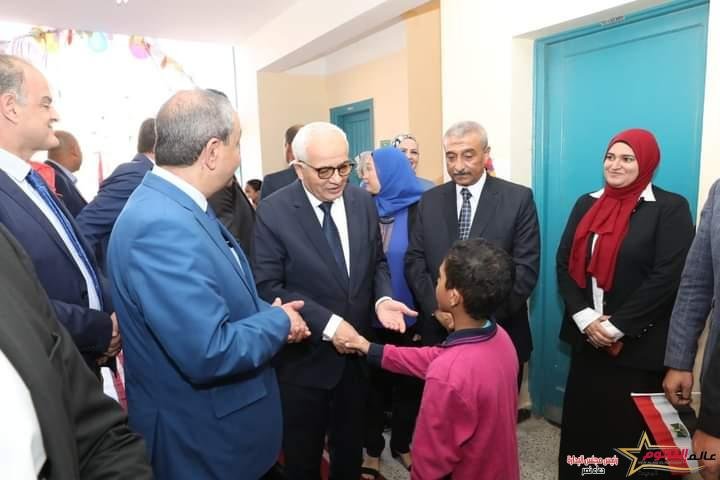وزير التربية والتعليم ومحافظ الاسماعيلية يتفقدان عددا من المدارس بالمحافظة لمتابعة انتظام سير العام الدراسى