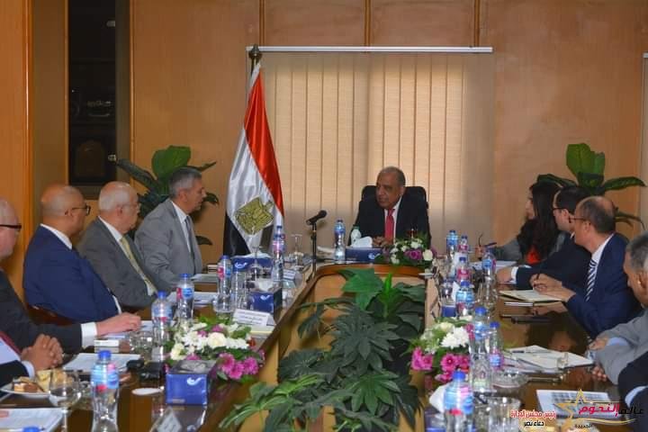 وزير قطاع الأعمال العام يجتمع برؤساء شركات الأدوية التابعة 2 وزير قطاع الأعمال العام يجتمع برؤساء شركات الأدوية التابعة
