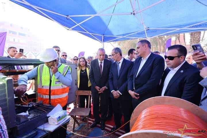 طلعت يتفقد أعمال مد كابلات الألياف الضوئية وإطلاق خدمات الانترنت فائق السرعة بقريتى طحانوب وكفر شبين 1 طلعت يتفقد أعمال مد كابلات الألياف الضوئية وإطلاق خدمات الانترنت فائق السرعة بقريتى طحانوب وكفر شبين