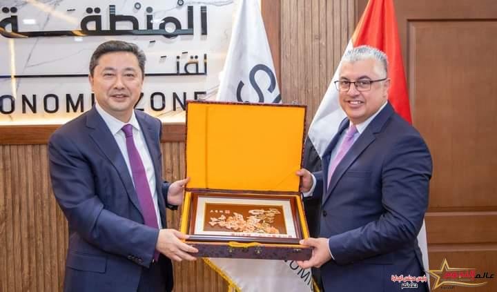 رئيس اقتصادية قناة السويس يلتقي وفد صيني من منطقة هايكو للتنمية الصناعية 1 رئيس اقتصادية قناة السويس يلتقي وفد صيني من منطقة هايكو للتنمية الصناعية