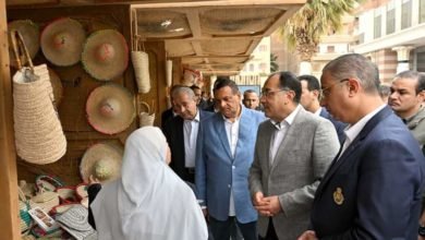 رئيس الوزراء يتفقد معرض "أيادي مصر"