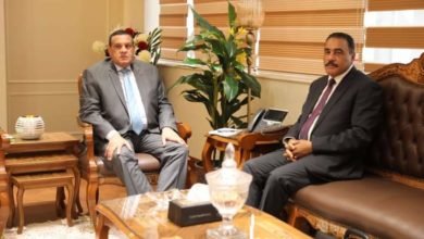 وزير التنمية المحلية يتابع مع محافظ مطروح الملفات التنموية والخدمية بالمحافظة