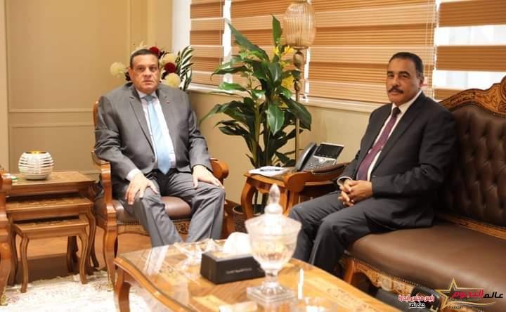 وزير التنمية المحلية يتابع مع محافظ مطروح الملفات التنموية والخدمية بالمحافظة