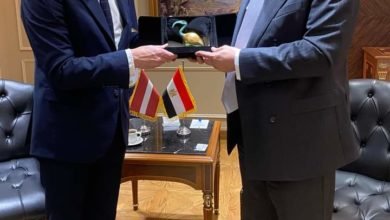 وزير السياحة والآثار يبحث مع سفير لاتفيا بالقاهرة أوجه تعزيز التعاون بين البلدين في مجال السياحة والآثار