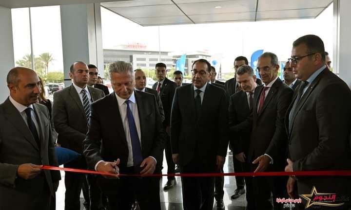 رئيس الوزراء يتفقد ويفتتح عددا من الشركات العالمية العاملة بمصر في مجال خدمات التعهيد 2 رئيس الوزراء يتفقد ويفتتح عددا من الشركات العالمية العاملة بمصر في مجال خدمات التعهيد