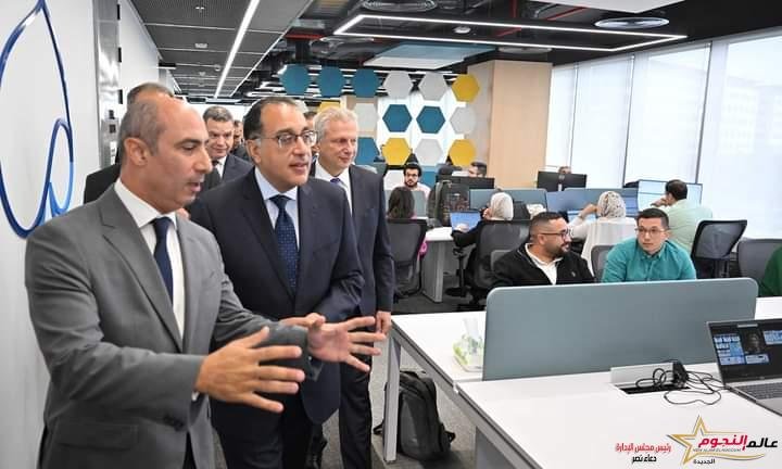 رئيس الوزراء يتفقد ويفتتح عددا من الشركات العالمية العاملة بمصر في مجال خدمات التعهيد 3 رئيس الوزراء يتفقد ويفتتح عددا من الشركات العالمية العاملة بمصر في مجال خدمات التعهيد