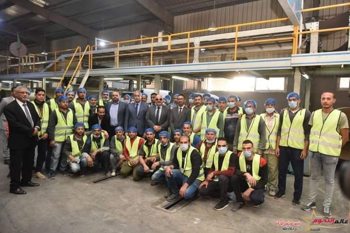 شحاتة يلتقى العمال ويحثهم على العمل والإنتاج والمشاركة في بناء "الجمهورية الجديدة"