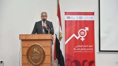 وزير العمل ومحافظ بني سويف يشهدان حفل تَخَرُجّ 103 سيدة من برنامج تدريبي على مِهن يحتاجها سو ق العمل..