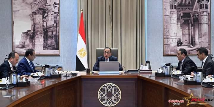 مدبولي يتابع مع رئيس الجهاز المركزي للتنظيم والإدارة عدداً من ملفات العمل في مقدمتها المسابقات المركزية 2 مدبولي يتابع مع رئيس الجهاز المركزي للتنظيم والإدارة عدداً من ملفات العمل في مقدمتها المسابقات المركزية