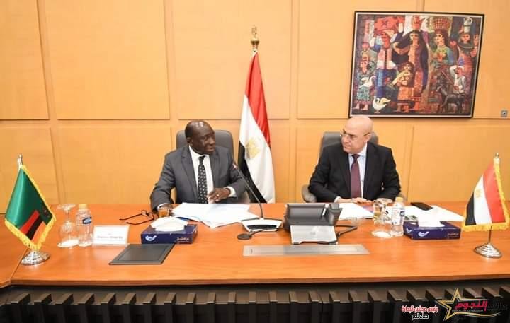 وزير الإسكان يعرض على نظيره الزامبى التجربة العمرانية المصرية خاصة فى مجال إسكان محدودى الدخل ومشروعات البنية الأساسية