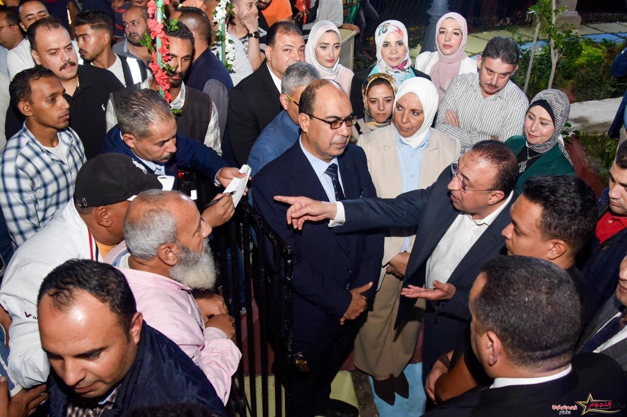 محافظ الإسكندرية يفتتح النصب الفني بدوران نقطة الأنفوشي وأعمال تطوير ورفع كفاءة ميدان الفنادق بالمنشية بنطاق حي الجمرك