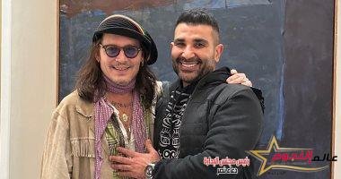 أحمد سعد برفقة جونى ديب ويعلق: نورت بيت أخوك يا حبيبى