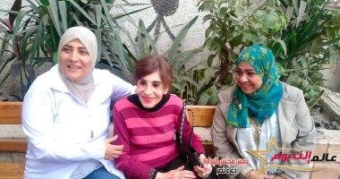 سمير محسن تدلي بصوتها في الإنتخابات الرئاسية بـ مدرسة الأوقاف الثانوية العجوزة