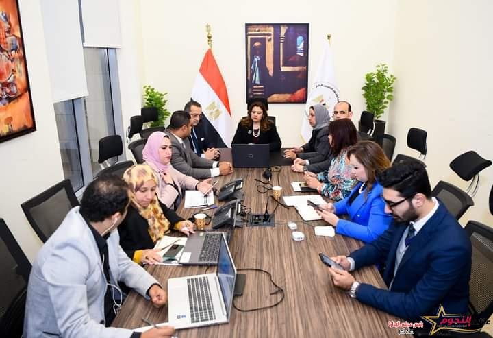 وزيرة الهجرة تتفقد غرفة عمليات الوزارة لمتابعة العملية الانتخابية حول العالم