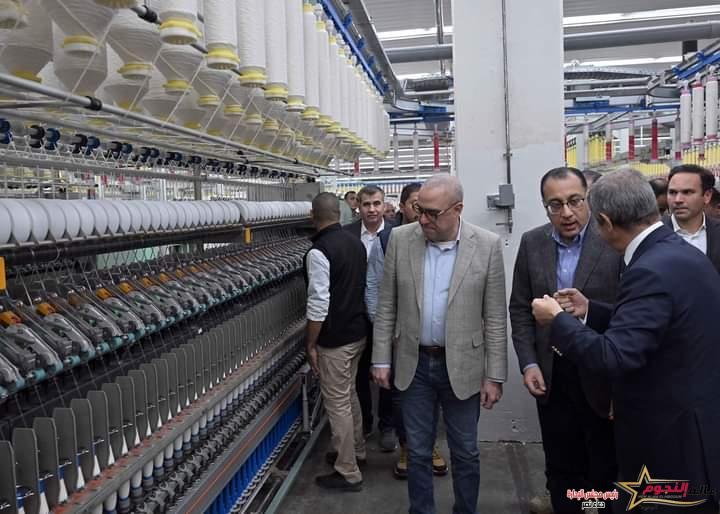 رئيس الوزراء يتفقد مصنع "الشركة الرباعية فورتكس للنسجيات" بمدينة السادات 3 رئيس الوزراء يتفقد مصنع "الشركة الرباعية فورتكس للنسجيات" بمدينة السادات