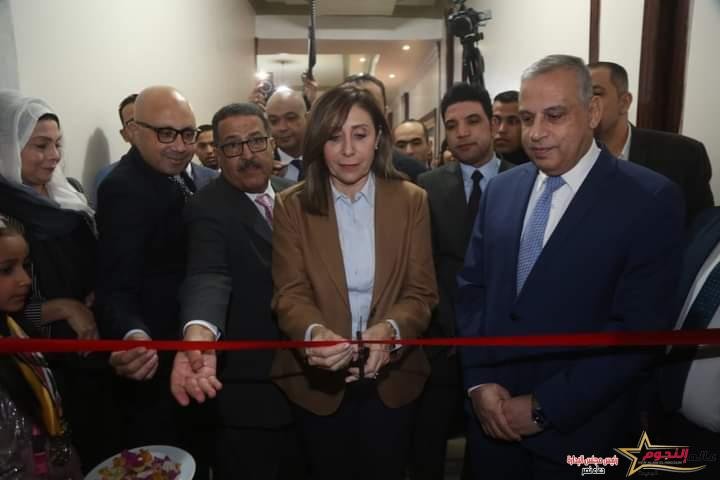 وزيرة الثقافة ومحافظ سوهاج يفتتحان معرِض الكتاب الأول بمحافظة سوهاج 2 وزيرة الثقافة ومحافظ سوهاج يفتتحان معرِض الكتاب الأول بمحافظة سوهاج