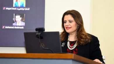 وزيرة الهجرة تستعرض تقريرًا من غرفة عمليات الوزارة عن متابعة تصويت المصريين بالخارج