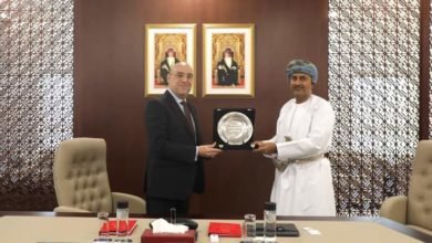 وزير الإسكان يلتقى رئيس الهيئة العامة للمناطق الاقتصادية والمناطق الحرة العماني لبحث سبل التعاون المشترك