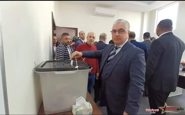 رئيس اقتصادية قناة السويس يدلي بصوته في العاصمة الإدارية 2 رئيس اقتصادية قناة السويس يدلي بصوته في العاصمة الإدارية