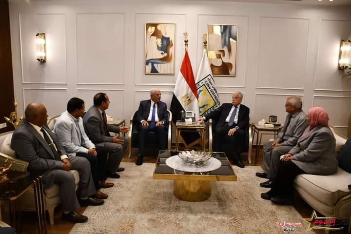 محافظ جنوب سيناء يستقبل وفد نقابة الزراعيين العامة