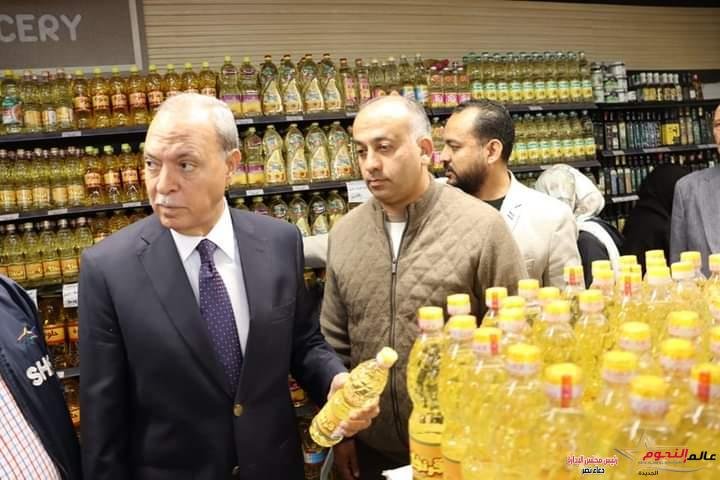 الهجان يتفقد عدد من الهايبرات والسلاسل الغذائية للتأكيد على توافر السلع 
