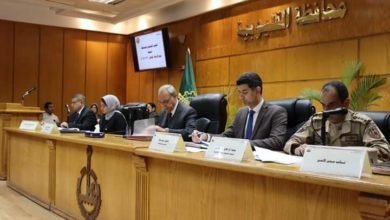 الهجان يعقد إجتماع المجلس التنفيذي للمحافظة لمناقشة خطة المحافظة والمشروعات الجاري تنفيذها 