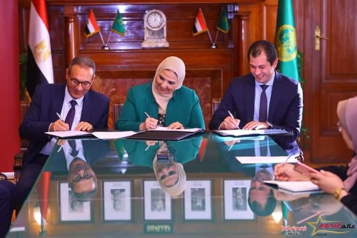 التضامن الاجتماعي وصندوق تحيا مصر وبنك مصر يوقعون بروتوكول تعاون لرعاية 100 ألف أسرة من "دكان الفرحة" 2 التضامن الاجتماعي وصندوق تحيا مصر وبنك مصر يوقعون بروتوكول تعاون لرعاية 100 ألف أسرة من "دكان الفرحة"