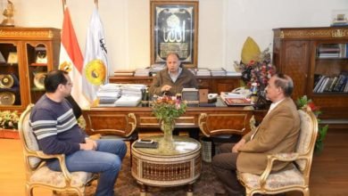 محافظ أسيوط يلتقى رئيس شركة مياه الشرب لمناقشة الموقف التنفيذى للمشروعات الجارى