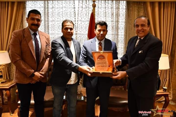 وزير الرياضة يلتقي رئيس الاتحاد المصري للدارتس 