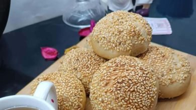 طريقة تحضير قرص الأفران بالسمسم وحشو الجبنة والسكر والقرفة من مطبخ عالم النجوم