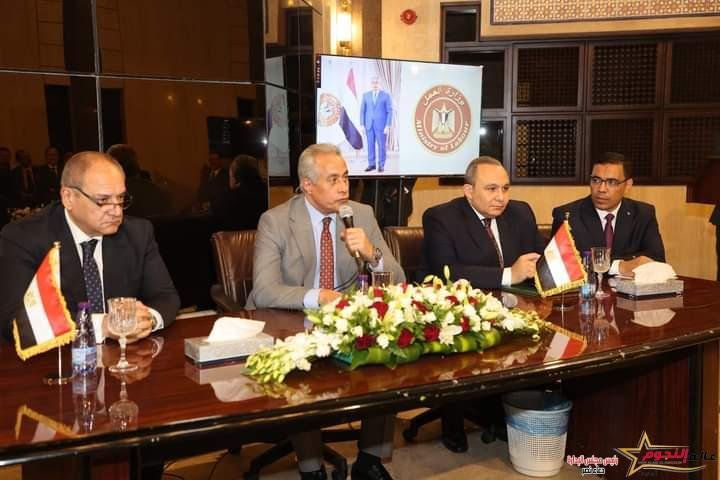 وزير العمل يلتقي وفداُ من أبناء الجالية المصرية ويشكرهم على المُشاركة في "الإنتخابات الرئاسية" 1 وزير العمل يلتقي وفداُ من أبناء الجالية المصرية ويشكرهم على المُشاركة في "الإنتخابات الرئاسية"