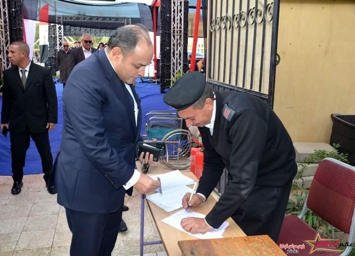 وزير التجارة والصناعة يدلي بصوته في الانتخابات الرئاسية بمدينة 6 أكتوبر