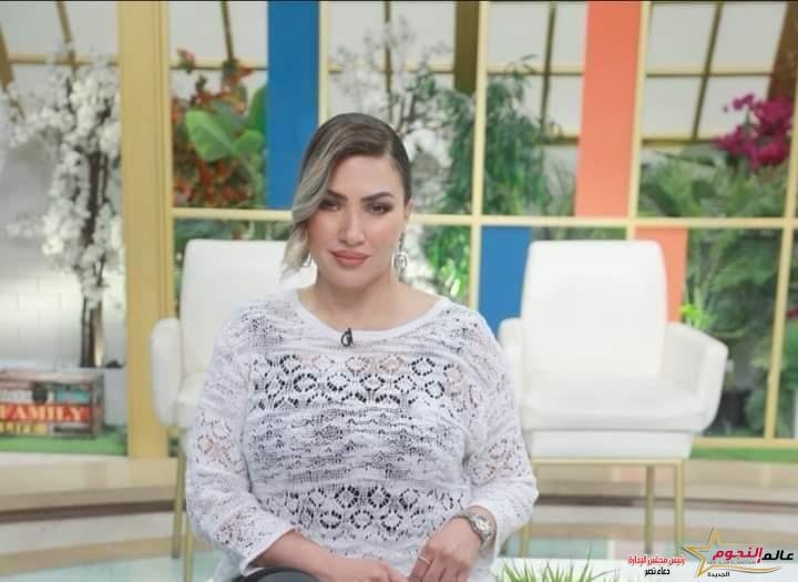 نصائح الإعلامية إيمان عز الدين عبر فيسبوك وإنستجرام