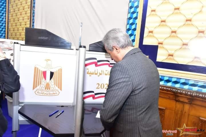 وزير العمل يدلى بصوته في الانتخابات الرئاسية بمدرسة الشهيد مصطفى يسري ابو عميرة بمصر الجديدة
