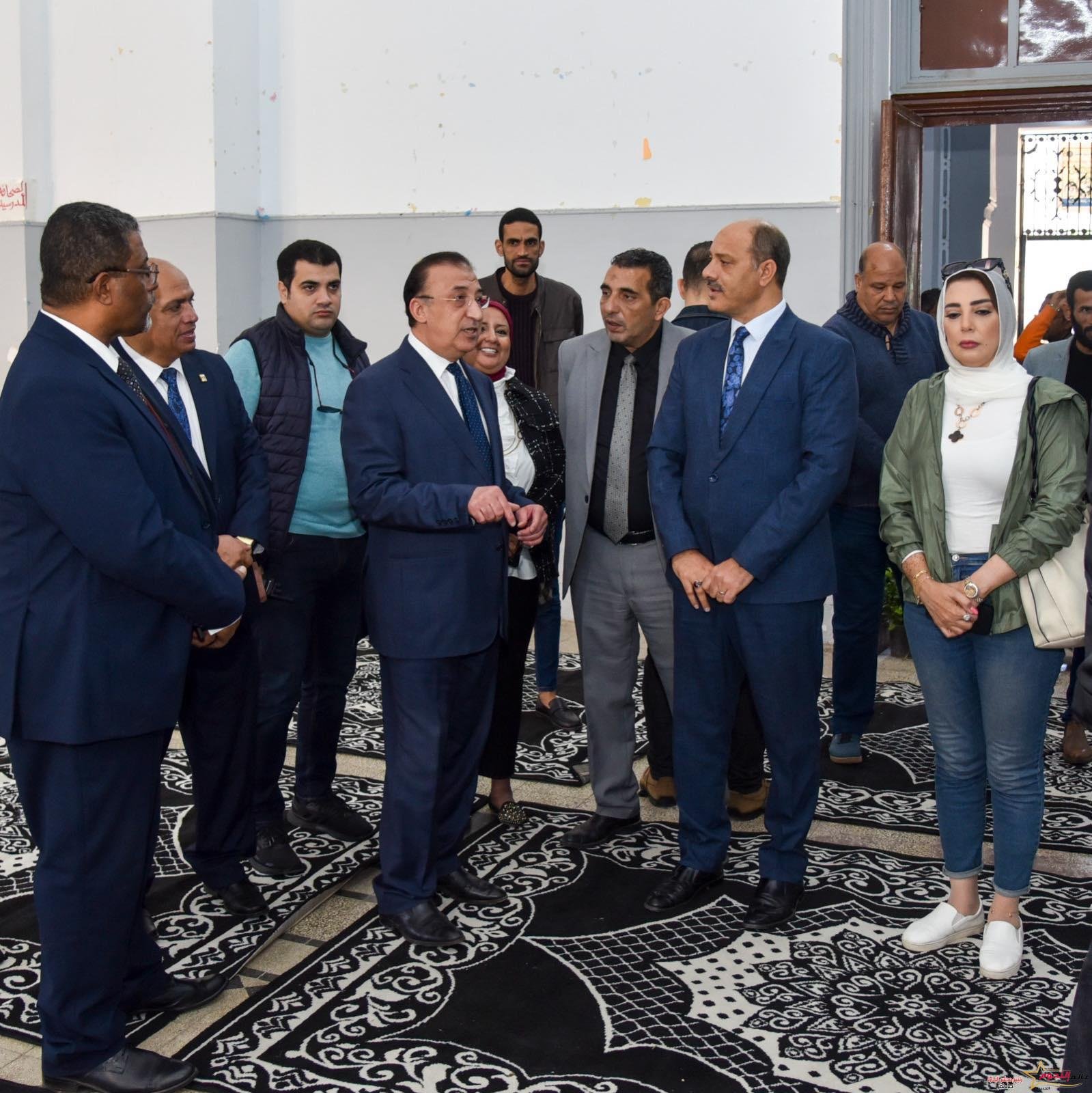 محافظ الإسكندرية يتفقد اللجنة العامة للانتخابات الرئاسية 2024 بكلية فيكتوريا للوقوف على مدى جاهزيتها لاستقبال العملية الانتخابية